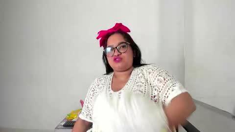yourlittlewife online show from October 9, 11:15 am
