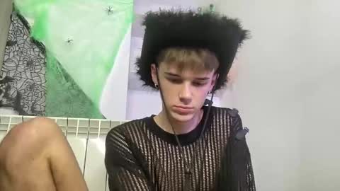 yoursweetyguy online show from October 29, 4:31 pm