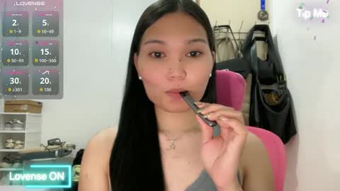 yrdrmgrl_jennie26 online show from April 29, 7:19 pm
