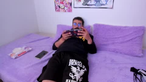 Dont forget to give us your thumbs up  online show from December 3, 9:39 pm