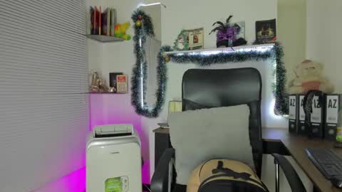 Snapshot of yukiodavis chatting on December 6, 4:08 am Yukio Davis  online show from December 6, 4:08 am