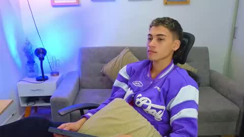 yulian_vasquez online show from November 28, 12:56 pm