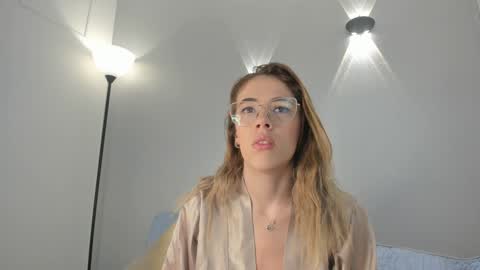 yulievans online show from January 28, 4:50 am