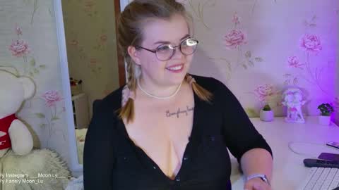 Snapshot of yumm_lolly chatting on October 12, 12:42 pm Polly online show from October 12, 12:42 pm