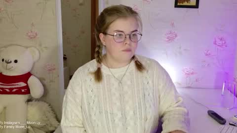 Snapshot of yumm_lolly chatting on October 6, 4:14 pm Polly online show from October 6, 4:14 pm