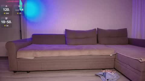 Yumi online show from May 21, 8:04 pm