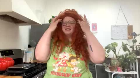 Etta and N online show from December 17, 7:20 pm