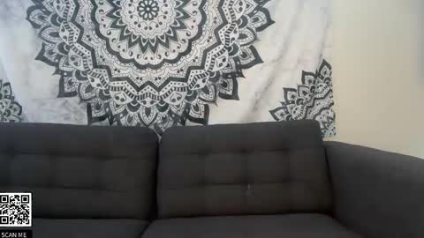 yurdreams_22 online show from March 25, 6:36 pm