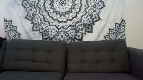 yurdreams_22 online show from April 25, 2:03 am