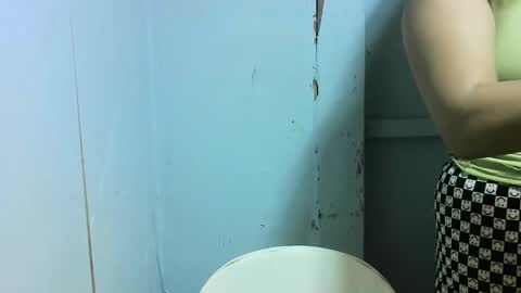 hi i am YvanVan online show from January 14, 7:06 am