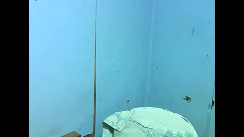 hi i am YvanVan online show from March 1, 11:47 pm