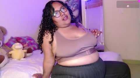 yvonn online show from November 4, 12:45 am