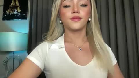 Miss Cali online show from November 19, 9:13 pm