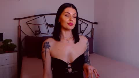 I V Y   online show from January 7, 10:48 pm