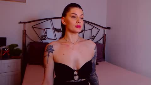 I V Y   online show from December 13, 8:48 pm