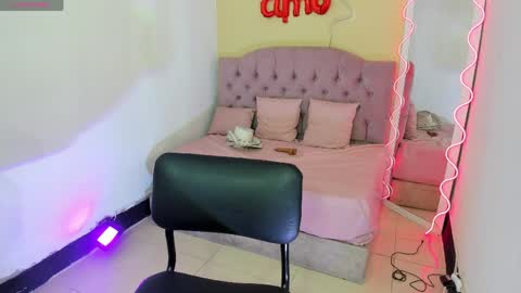 zaafira_tay online show from April 9, 12:22 pm