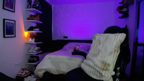 zac_muller1 online show from April 21, 2:51 am