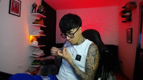 zac_muller1 online show from December 23, 5:57 am