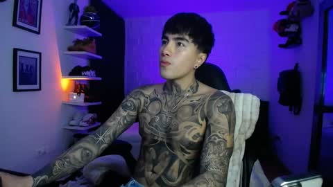 zac_muller1 online show from April 21, 12:47 am