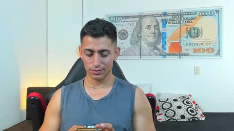 zachpri20 online show from December 18, 11:02 am