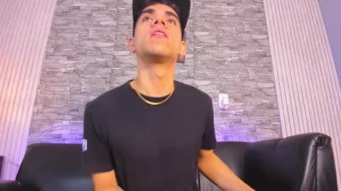 zack_joness10 online show from November 11, 3:09 am