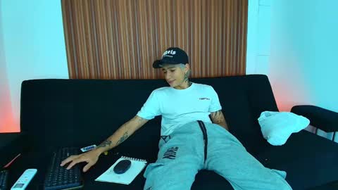 zack online show from February 25, 8:11 pm