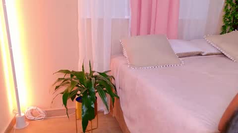 Snapshot of zafiiro_bluee2 chatting on October 9, 1:11 am online show from October 9, 1:11 am