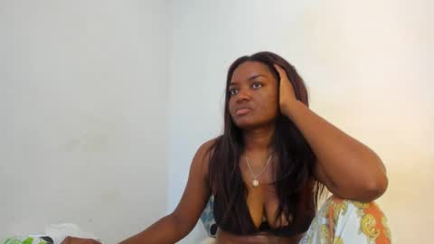 Snapshot of zamara__ chatting on February 26, 3:21 pm Zamara online show from February 26, 3:21 pm