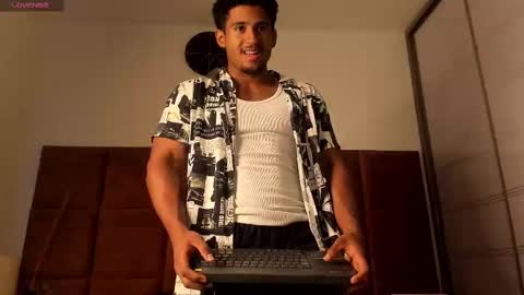 Snapshot of zane_lux chatting on February 23, 5:29 pm Zane Lux online show from February 23, 5:29 pm