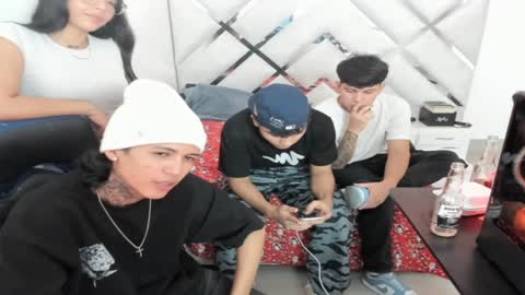 Snapshot of zanxley_ chatting on February 6, 5:14 am zanxley_ online show from February 6, 5:14 am