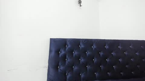 Snapshot of zanxley_ chatting on February 10, 11:34 pm zanxley_ online show from February 10, 11:34 pm