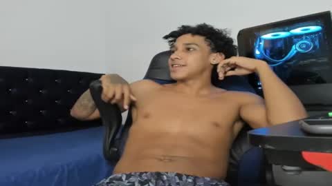 Snapshot of zanxley_ chatting on January 10, 1:10 am zanxley_ online show from January 10, 1:10 am