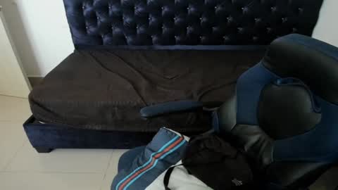 Snapshot of zanxley_ chatting on February 3, 10:21 pm zanxley_ online show from February 3, 10:21 pm