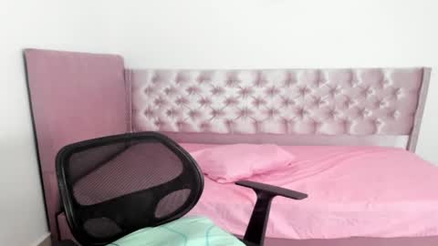 Snapshot of zanxley_ chatting on January 19, 10:28 pm zanxley_ online show from January 19, 10:28 pm