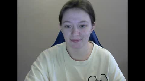 Snapshot of zara_golden chatting on January 27, 9:23 am chaturcum online show from January 27, 9:23 am