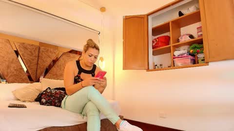 Snapshot of zarah_andrews chatting on October 3, 12:02 pm Zarah Andrews online show from October 3, 12:02 pm