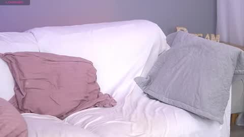 Mia online show from September 22, 4:05 am