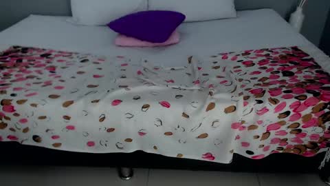 Snapshot of zean_lee chatting on February 17, 5:23 pm Karolyne online show from February 17, 5:23 pm