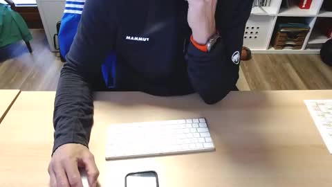 zeigmalwie online show from December 19, 8:24 am