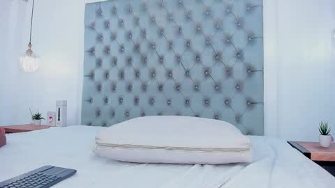 Zenda Evans online show from February 22, 6:28 am