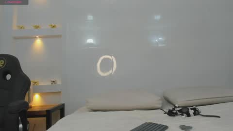 Zenda Evans online show from April 6, 5:30 am