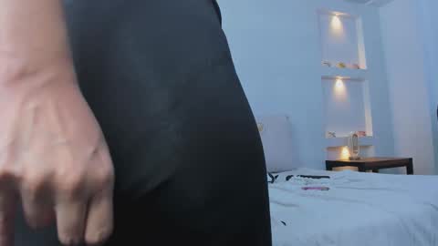 Zenda Evans online show from March 21, 8:19 am