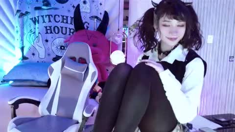    online show from November 6, 3:04 pm