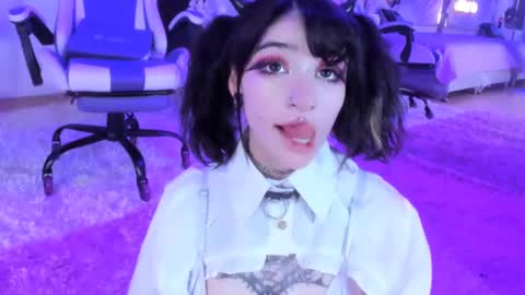 Snapshot of zephirah_abney chatting on February 18, 5:42 pm online show from February 18, 5:42 pm