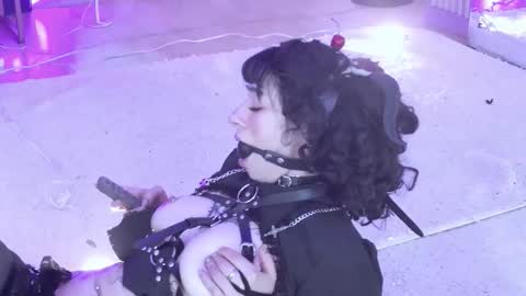    online show from November 1, 3:22 pm