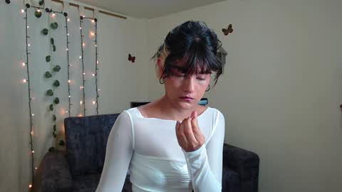 Snapshot of zero__o chatting on February 5, 10:19 am ZERO online show from February 5, 10:19 am