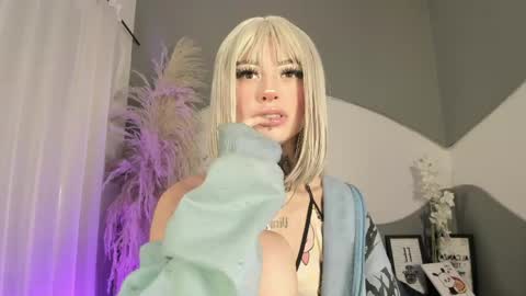 zhally_dee online show from May 11, 11:50 am
