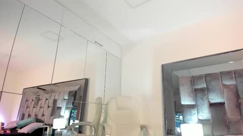 Snapshot of zinnia_mosley chatting on October 2, 12:59 pm Nia online show from October 2, 12:59 pm