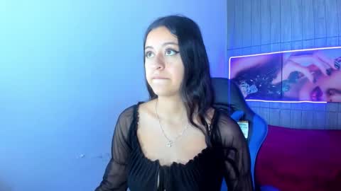 Z O E online show from February 3, 8:02 pm