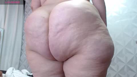 Snapshot of zoe_curvy chatting on March 10, 6:34 pm Zoe online show from March 10, 6:34 pm